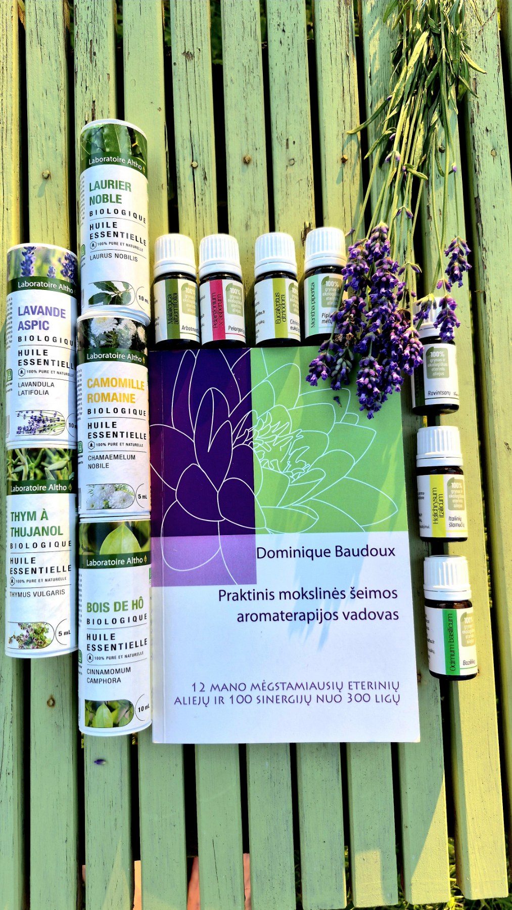 Šeimos aromaterapijos vadovas + 12 eterinių aliejų